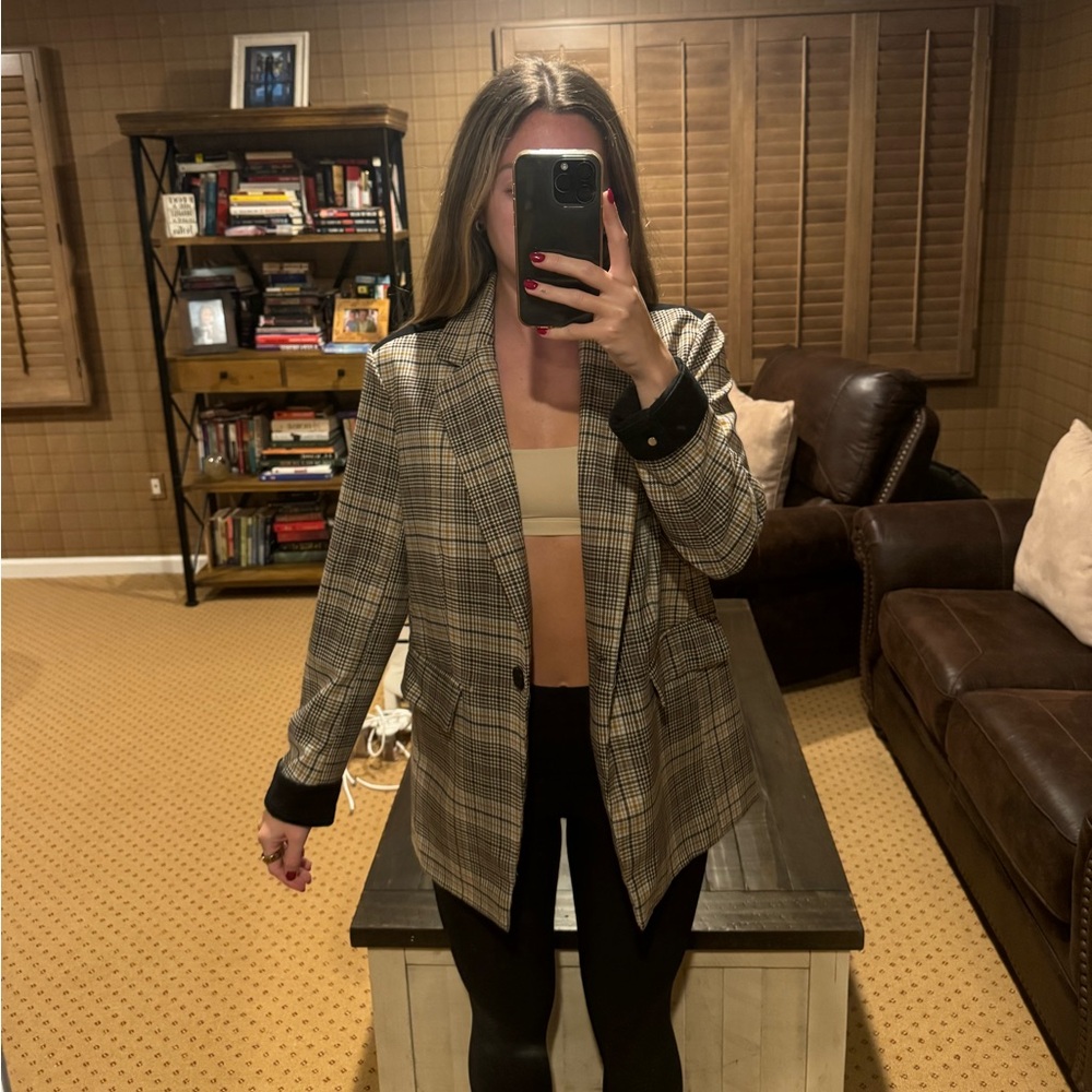 Blazer - Picture 3 of 5